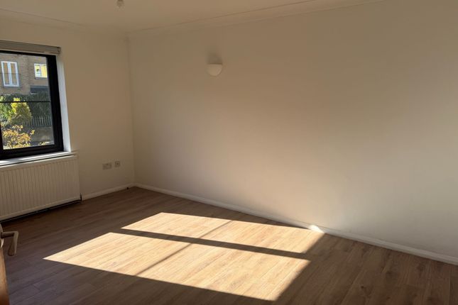 9 Winchelsea Court, Dover photo 5