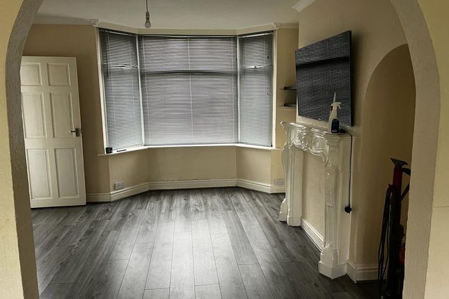 11, Astley Avenue, Coventry photo 4