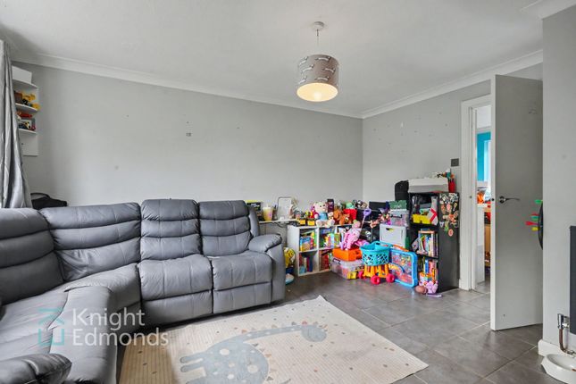 11 Alen Square, Tonbridge photo 2