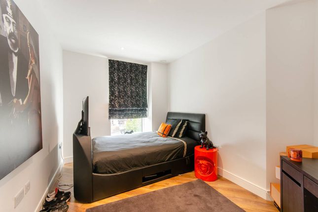 Flat for sale in Dickens Yard, Ealing, London