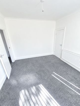 121 Southcoates Lane, Hull photo 5