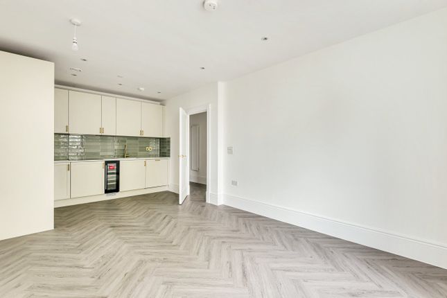 19 Guinevere House,, Fellowes Rise, Hampshire photo 2