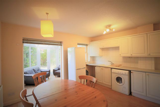 Property to rent in Hodges Court, Oxford