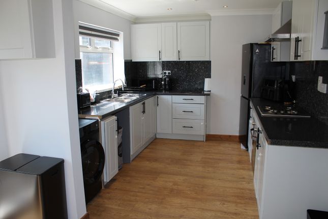 31, Cedar Avenue, Alfreton photo 4