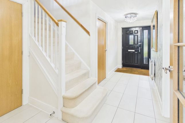 22, Newbery Close, Caterham photo 2