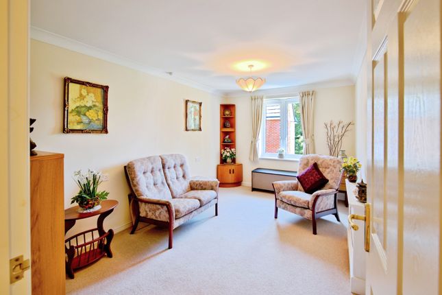 48, Coachman Court, Rochford photo 4