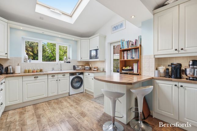 4, Woodland Avenue, Brentwood photo 2