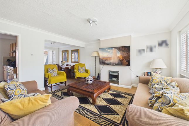 9 Castleton Court, Marlow photo 2