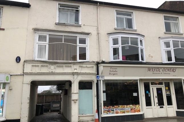 Flat to rent in Market Place, Kettering