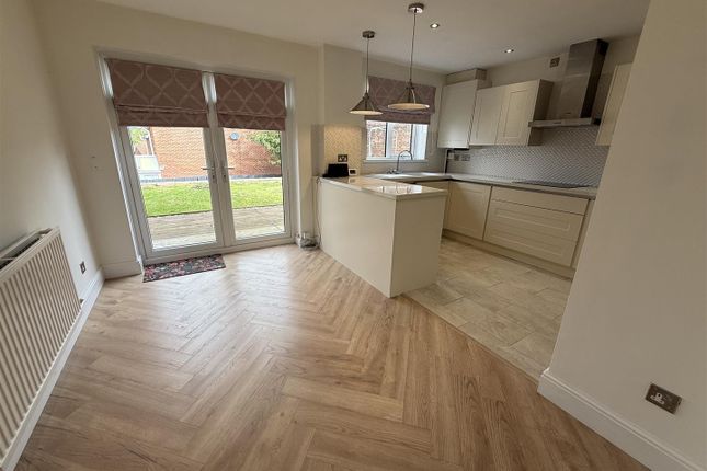 28, Clos Y Gelli, Llanelli photo 3