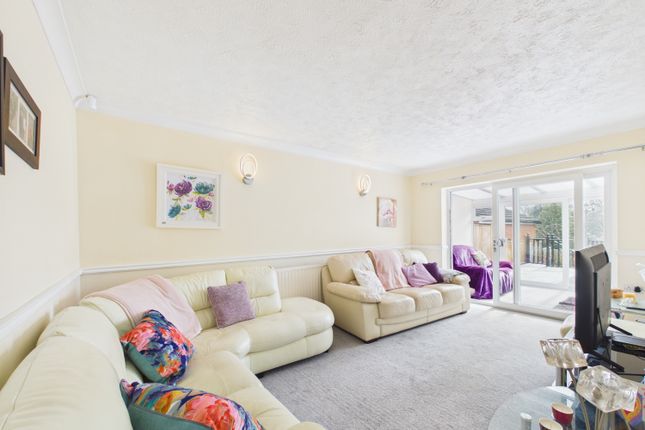 63, Paddock Way, Dronfield photo 3