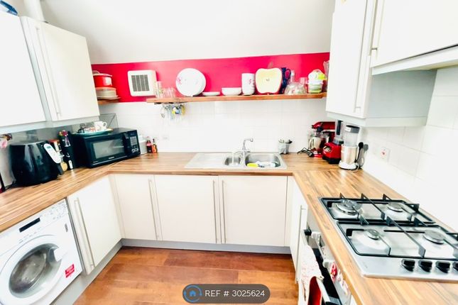 Flat, Nelson Grove Road, London photo 3