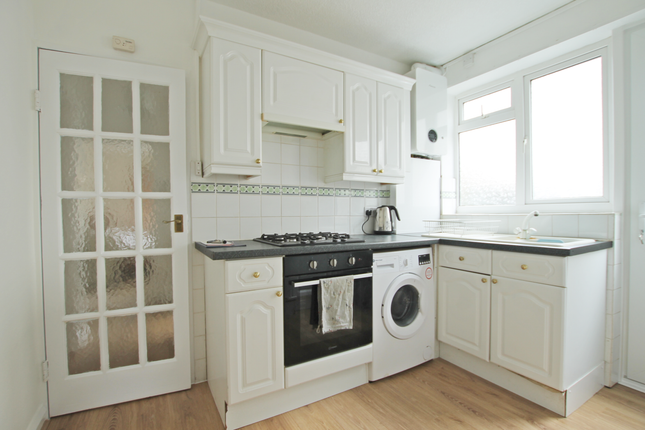 17, Barnes End, New Malden photo 3