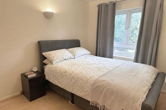 93 Elvedon Road, Feltham photo 4