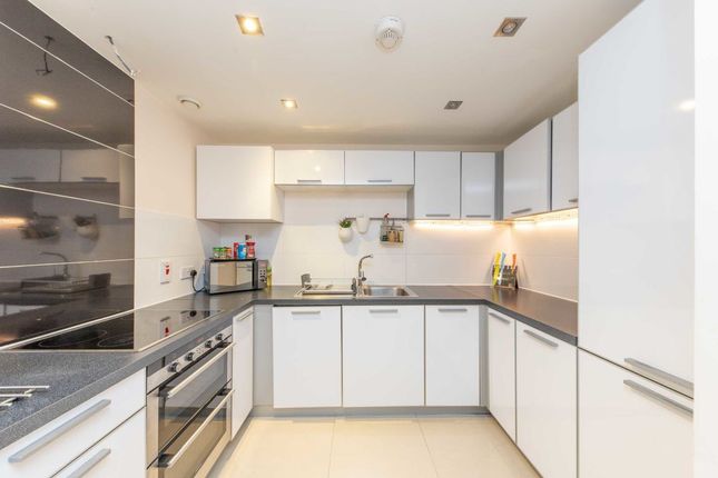 Flat to rent in Agate Close, London