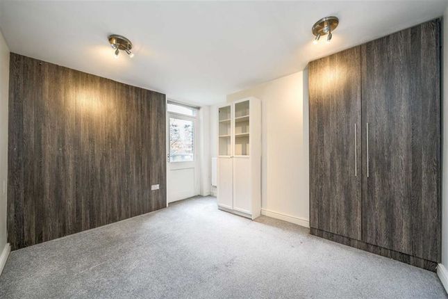 Flat to rent in Floyd Road, London
