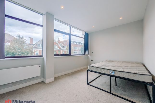 Flat 2 31-33, College Road, Greater London photo 2