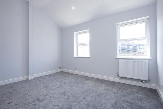 Flat for sale in Tooting High Street, London