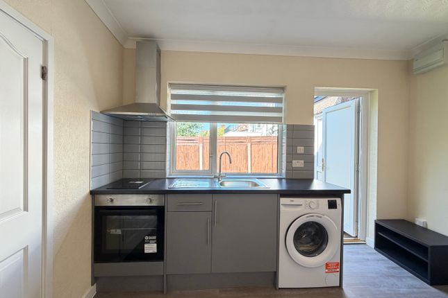 42, Wyndale Avenue, London photo 4