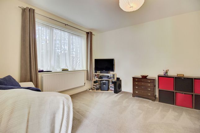 Flat 2, Willow House, 373, Howlands, Welwyn Garden City photo 2