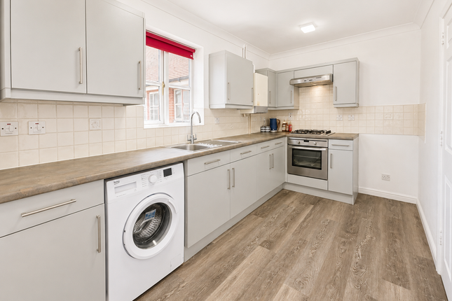19, Brendon Court, Colchester photo 2