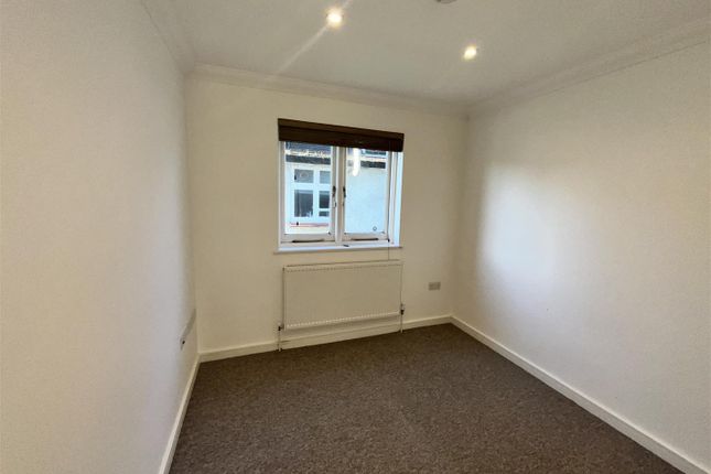 Flat to rent in Teignmouth Road, Mapesbury, London