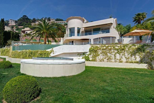 Villa for sale in Théoule-Sur-Mer, Côte d’Azur, France