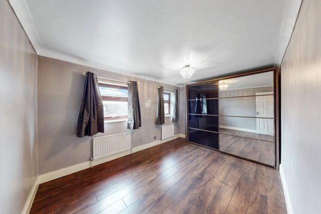 3, Surrey Water Road, London photo 4