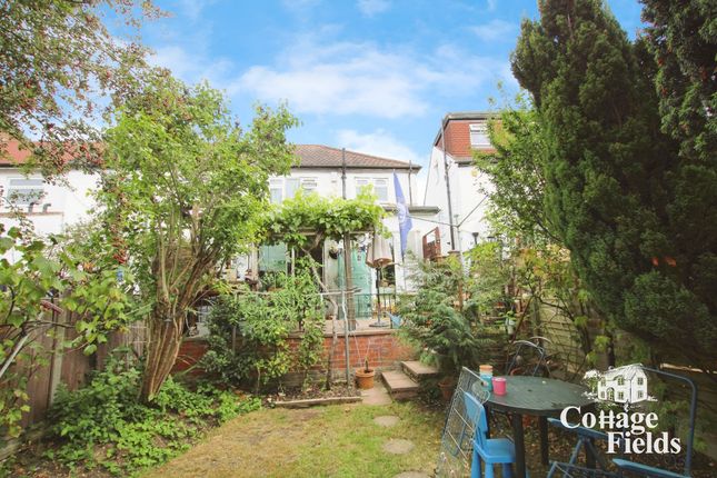 11 Grasvenor Avenue, Barnet photo 3