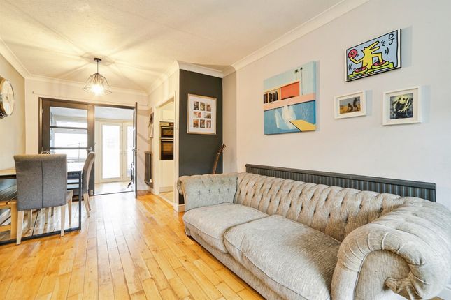 15, Linton Crescent, Leeds photo 2