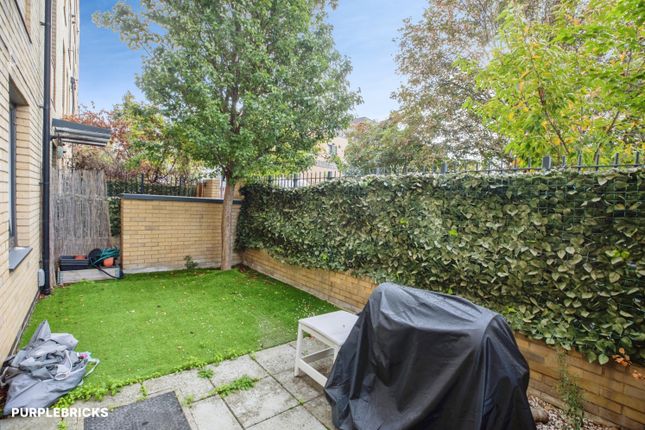 49 Commerell Street, London photo 2