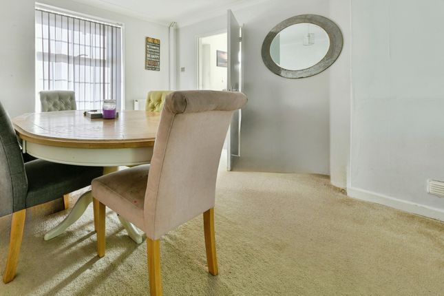 35, Fallowfield, Hertfordshire photo 4