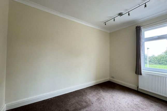 163 Kirkby Road, Pontefract photo 4