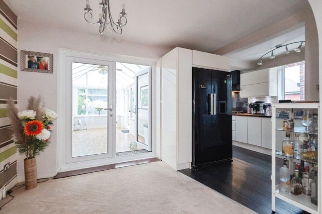 41, Alderdale Drive, Manchester photo 4