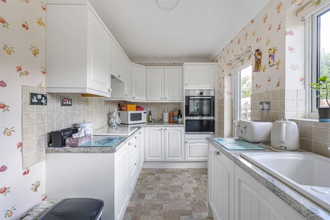 15, Northfield Close, Seaford photo 4