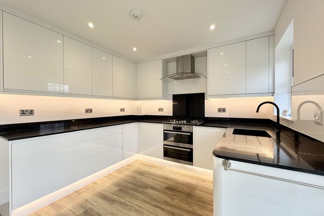 1, Barrington Close, East Cowes photo 3