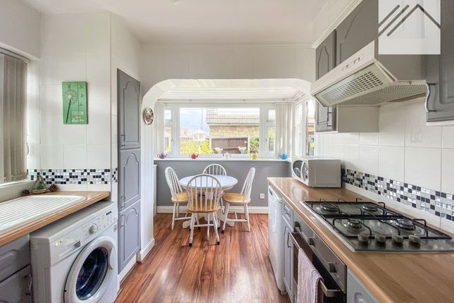 57 Waarem Avenue, Canvey Island photo 3