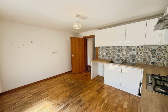 26, Tregarne Close, Swansea photo 4