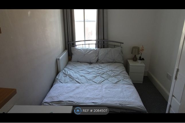 End terrace house to rent in Albert Road, Canterbury