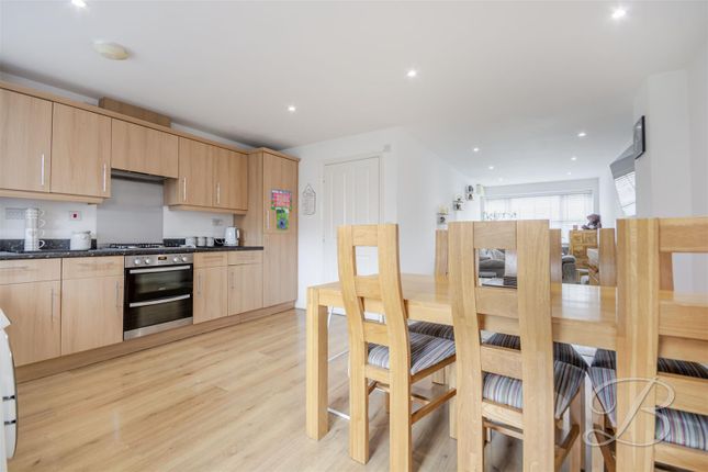 38, Sapphire Street, Mansfield photo 3
