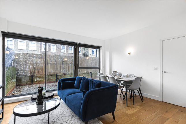 Flat for sale in Coleman Fields, Islington, London