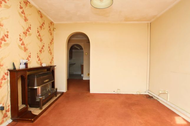 64, Fanheulog, Talbot Green photo 2