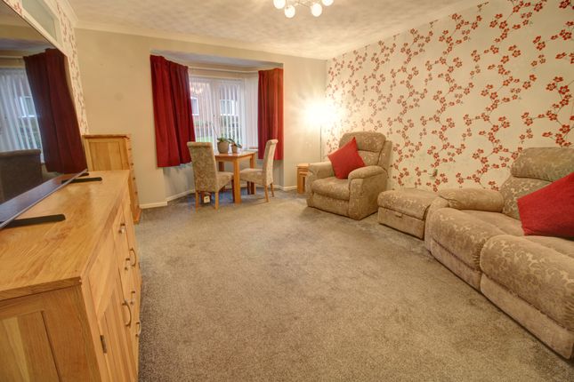 25, Ferndale Court, Thatcham photo 2