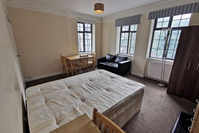 Flat to rent in Grafton Place, London