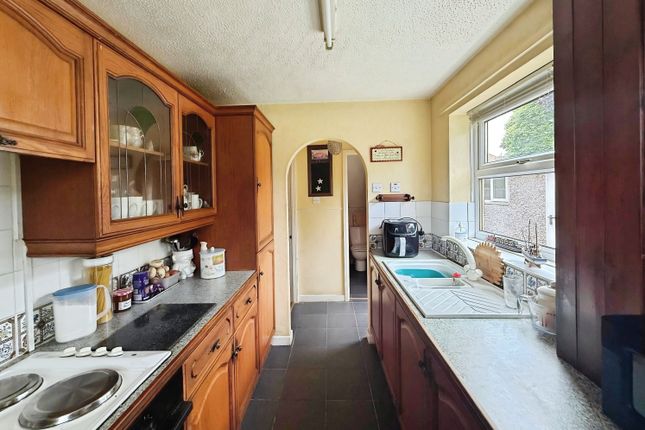 2, Derwent Close, Mansfield photo 2
