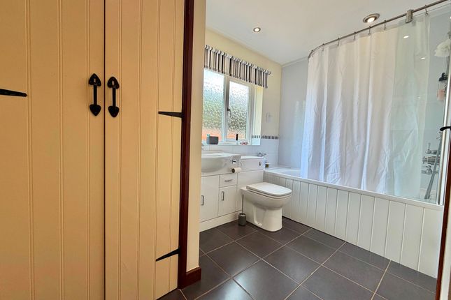 May Cottage, Sandford Hill, Lydney photo 4