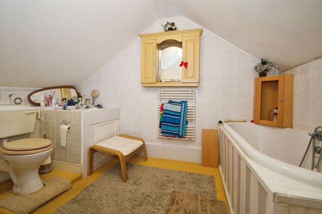 21, Beech Grove, Ebbw Vale photo 4