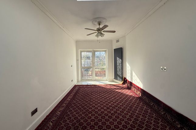32, Grosvenor Road, Southall photo 4