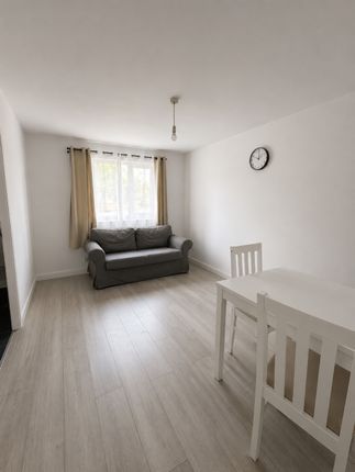 Flat 10, Kintyre House, Explorer Drive, Watford photo 4