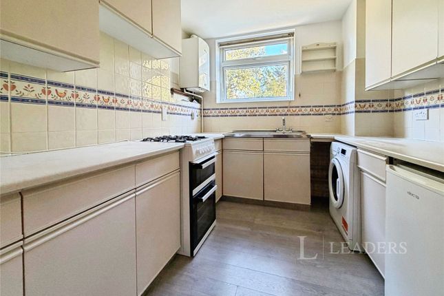 27, Queens Court, Weybridge photo 3